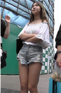 【幽明作品】抹胸白衫牛仔热裤美眉[MP4/1GB]