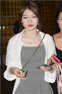 迷你短裙，纤细美腿闺蜜3A6002[2.3G]