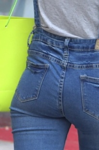 背带紧身牛仔裤极品MM和她的闺蜜[258M/MTS]