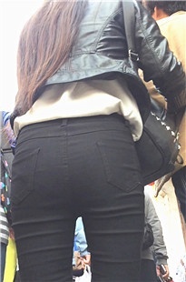 颜值不错的黑裤美女[995M/MOV]