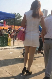 前凸后翘的高跟包臀旗袍OL [144M/MOV]