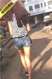 跟拍刚从职院出来的紧绷短牛大学生[320M/MOV]