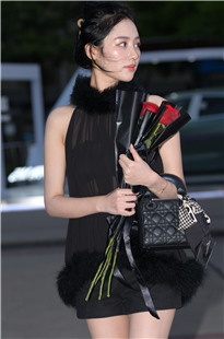 纤细美腿小仙女【套图+视频】3A7205[3.34G]