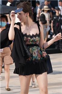 靓丽的娇萋，真是人见人爱啊3A6557[1.43G]