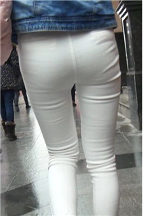 白裤MM臀紧内痕现[236M/MP4]