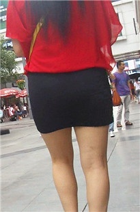 黑包臀美眉肉臀扭呀扭动感十足[253M/MP4]