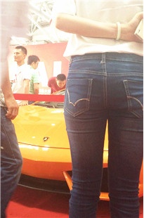 车展包臀紧牛MM[248M/MOV]