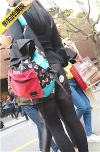 4K-黑色花纹短裤黑丝妩媚女子[605M/MP4]