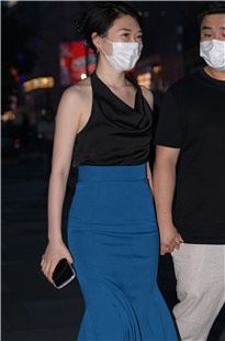 韵味的长裙美女3A4266[2.42G]