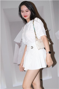 短裙大白腿3A5732[2.21G]