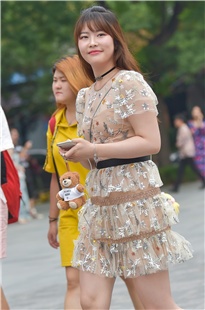 甜美的长腿连体裙小姐姐3A3223[199M]