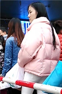 街拍白裤包臀小妹[86M/MP4]