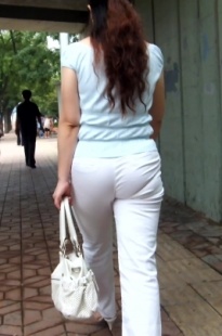 极品丰臀白裤熟女[384M/MOV]