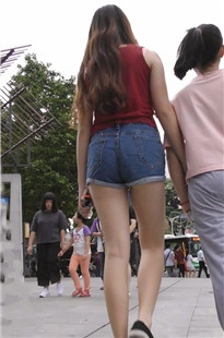 【魔兽君子作品】高挑牛仔热裤长腿美眉[MP4/864MB]