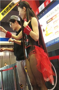 4K-红裙黑网袜极品showgirl美女[507M/MP4]