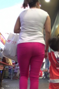 商场内拍摄丰满韵味粉裤MM[387M/MP4]