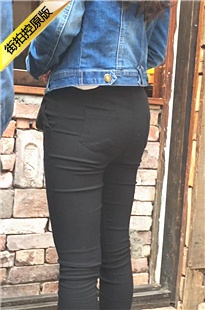 排队的紧身黑裤妹子,饱满圆润翘臀[461M/MOV]