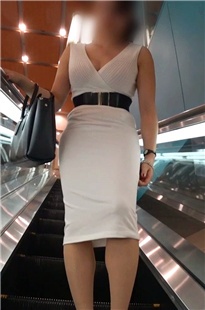 丁字裤半透明短裙美女[793M]