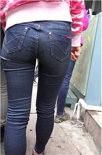 【4K超清画质】极品翘臀紧牛小妹[728M/MP4]