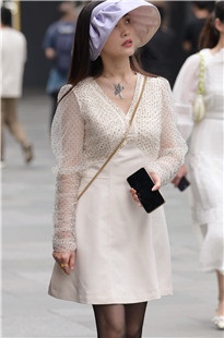 爱穿黑丝的轻熟美女3A6499[3.76G]