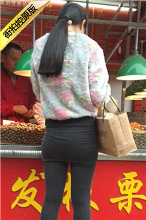 路边买板栗的紧身翘臀美眉[351M/MOV]