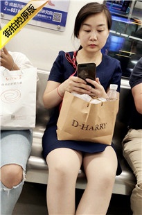 4K-地铁上的丰满美女[681M/MP4]