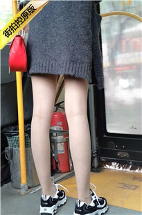 4K画质：长线衫光腿长腿美眉[1.01G/MP4]