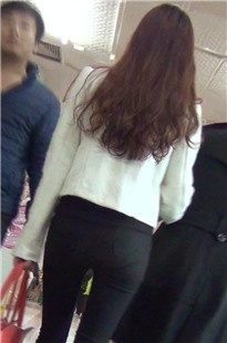 长发高挑身材黑色紧身裤美眉[284M/MTS]