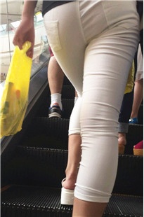 超市白裤MM臀翘[288M/MOV]