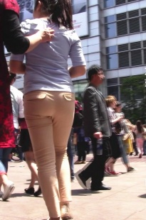 娇小丰满的黄裤女友[226M/MTS]