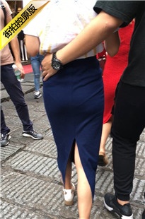 深蓝色长裙翘臀美眉[261M/MOV]