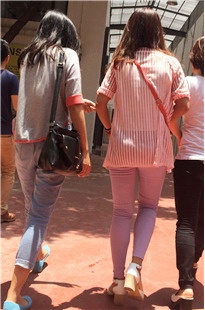 青春焕发的打底裤小妹[165M/MOV]