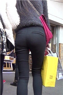 长腿紧臀黑裤小妹[483M/M2TS]