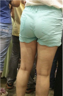 重口味蓝色热裤MM [168M/MOV]