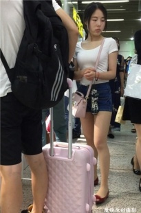 【熬夜猫作品】吃雪糕的紧牛热裤MM[MP4/374MB]