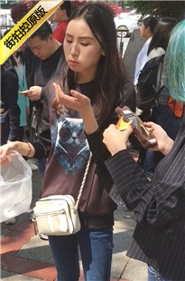 漂亮牛仔裤妹子[186M/MOV]