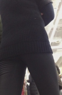 紧身裤美女妈妈带着儿子购物[607M/MP4]