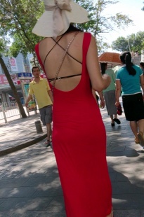 红色长裙美眉，婀娜多姿[236M/MP4]