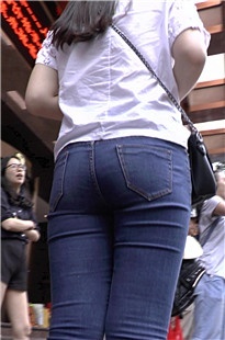 丰满牛仔裤紧臀妹子[278M/M2TS]