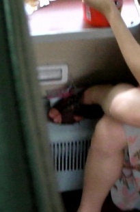 火车上吃杯面的美眉，MT诱惑啊[122M/MP4]