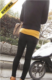 偶遇路边和老公交谈的极品紧身黑裤美妇[167M/MP4]