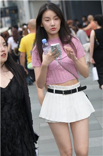 一脸蒙的女生很可爱3A6811[1.9G]