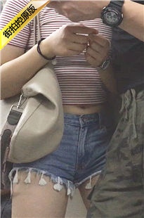 地铁上路脐牛仔热裤美眉[365M/MOV]