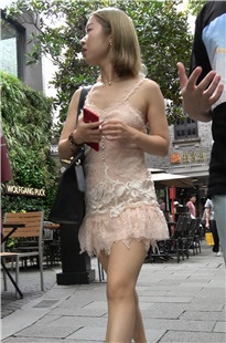 4K-性感吊带裙长腿街拍高跟美女DJ632[714M]