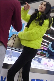 极品黑色紧身裤大长腿[384M/AVI]