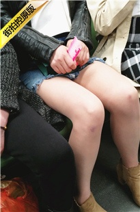 4K-地铁上的牛仔裙MT墨镜MM[472M/MP4]