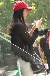 【七天原创作品】他的红帽白裤肥臀女友[1.47G/MP4]