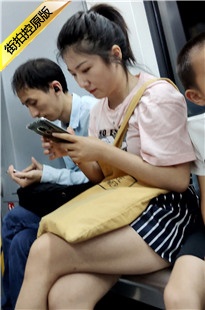 4K-地铁上的美腿美女[678M/MP4]