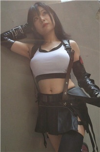 白色抹胸短裙coser美女[363M]