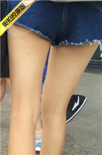 街拍风韵连衣裙shaofu与蓝色牛仔热裤小侄女[118M/MOV]